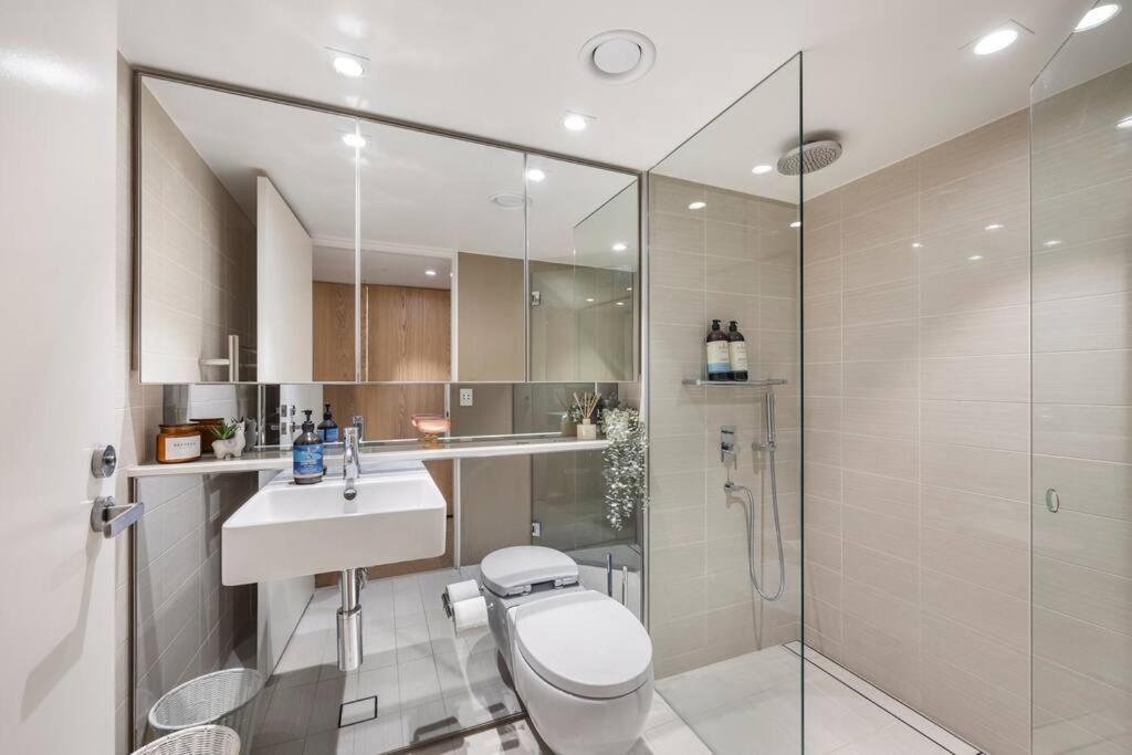 Pacific Chic Luxury Pad - Beachfront Aircon Lift Apartment Sydney