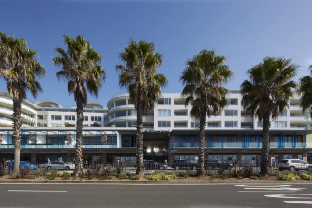 Pacific Chic Luxury Pad - Beachfront Aircon Lift *