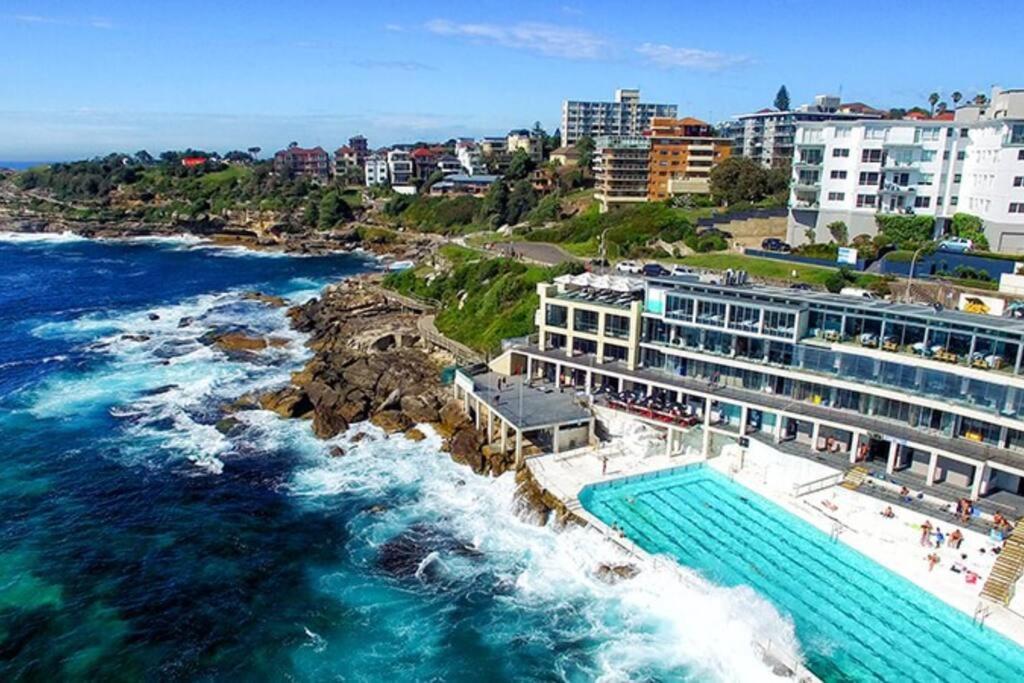 Pacific Chic Luxury Pad - Beachfront Aircon Lift *