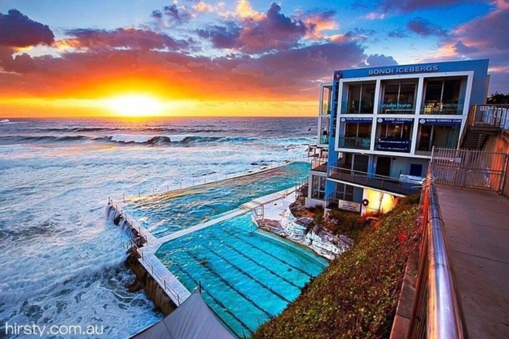 Pacific Chic Luxury Pad - Beachfront Aircon Lift