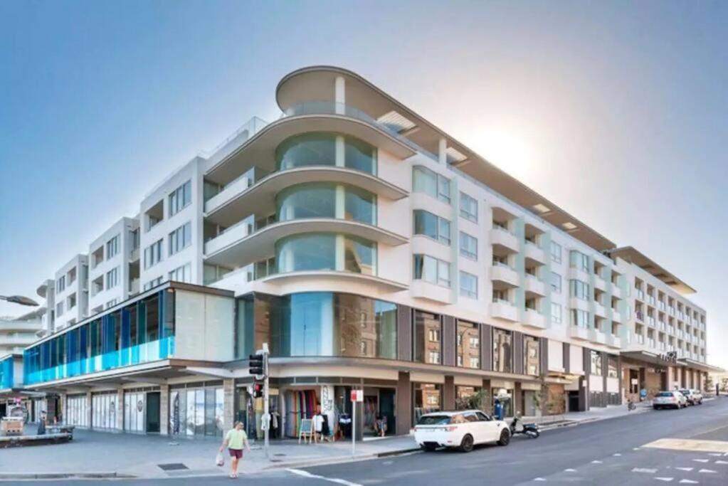 Pacific Chic Luxury Pad - Beachfront Aircon Lift Apartment