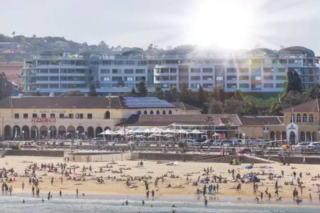 Pacific Chic Luxury Pad - Beachfront Aircon Lift Apartment *