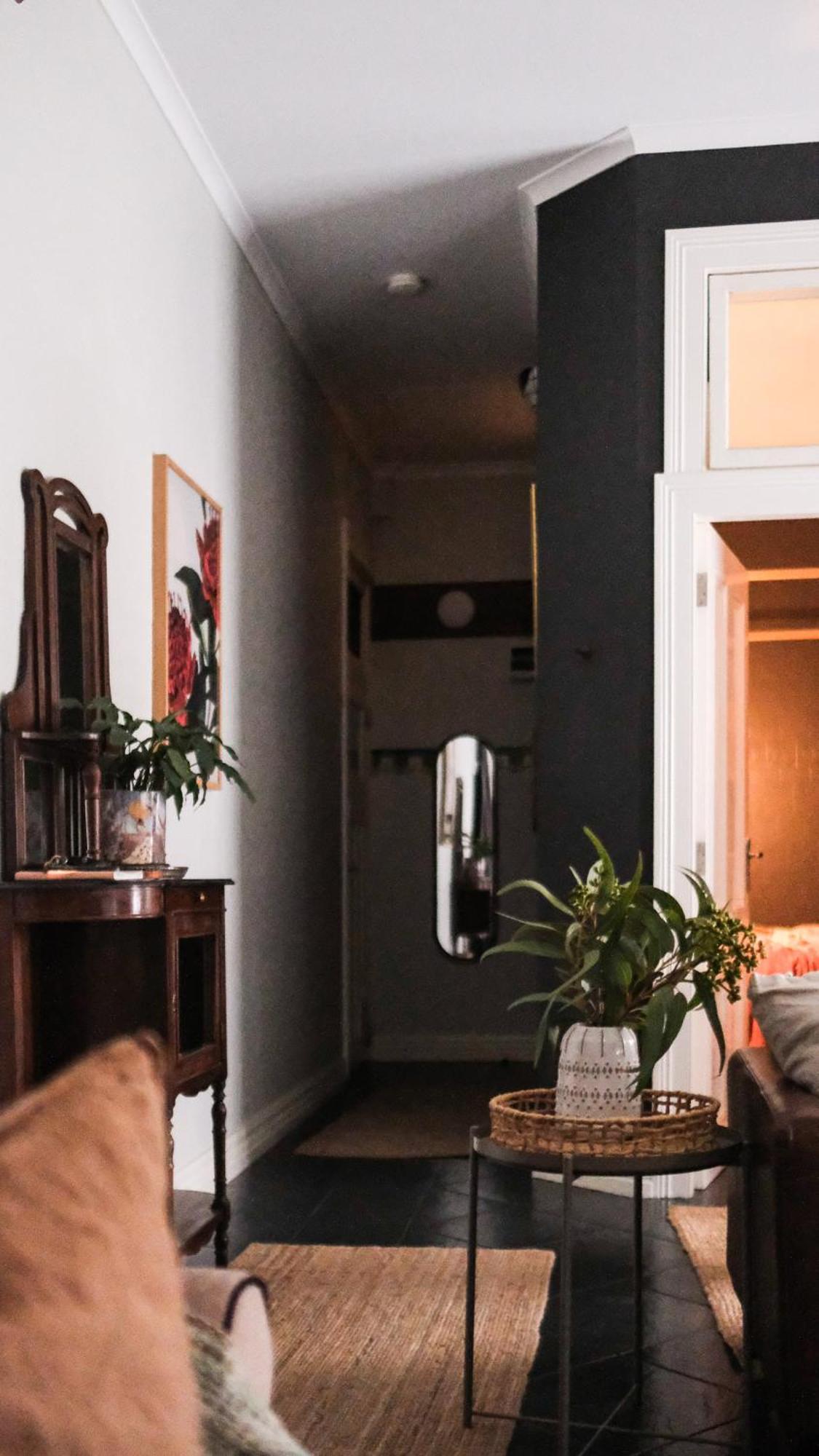 Apartment Charming Vintage Flat Near Newtown. 11am Checkout.