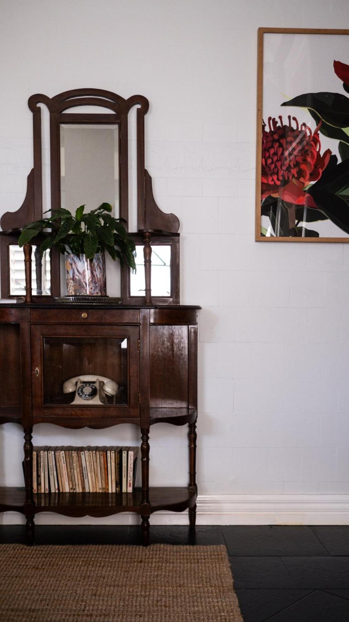 Charming Vintage Flat Near Newtown. 11am Checkout.