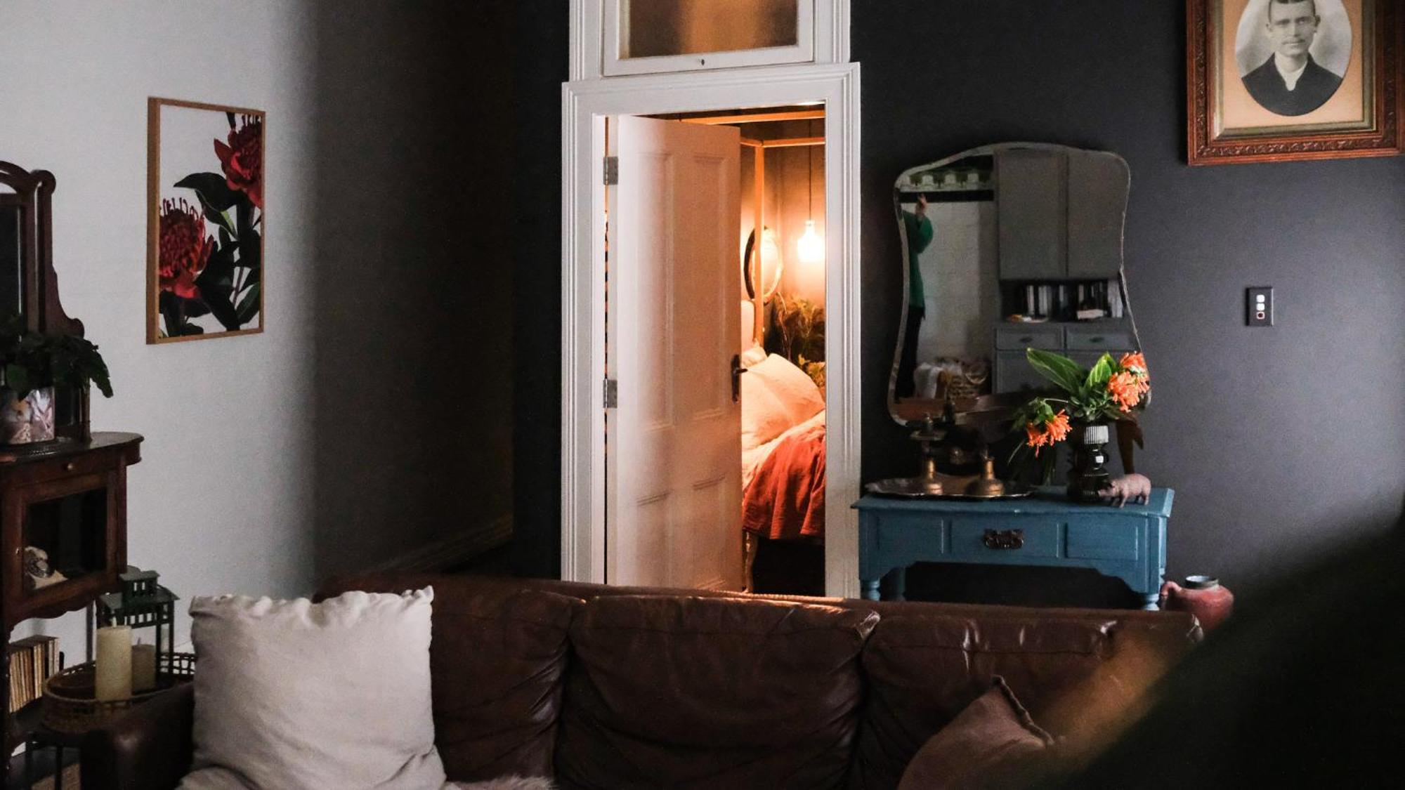 Charming Vintage Flat Near Newtown. 11am Checkout. Apartment Sydney