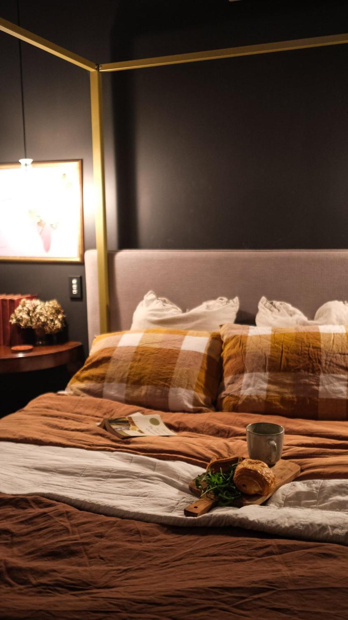 Charming Vintage Flat Near Newtown. 11am Checkout. Apartment Sydney