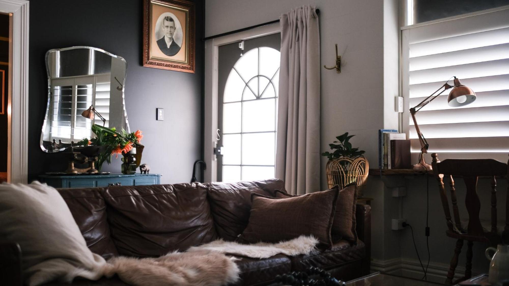 Charming Vintage Flat Near Newtown. 11am Checkout.