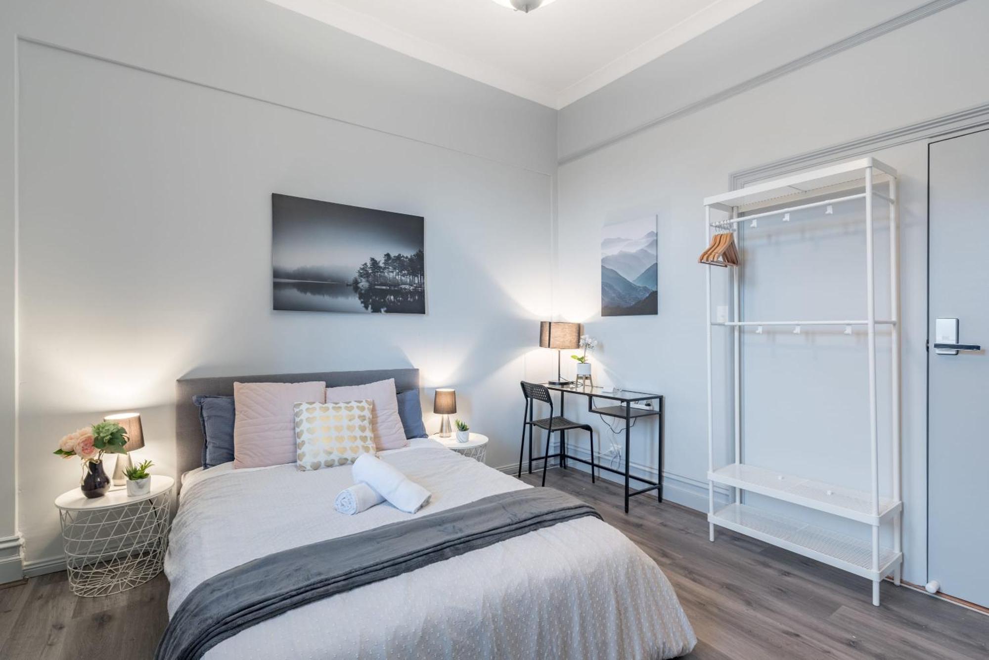 Tranquil Double - Next To Bus Station & Park & Chinatown - Shared Bathroom