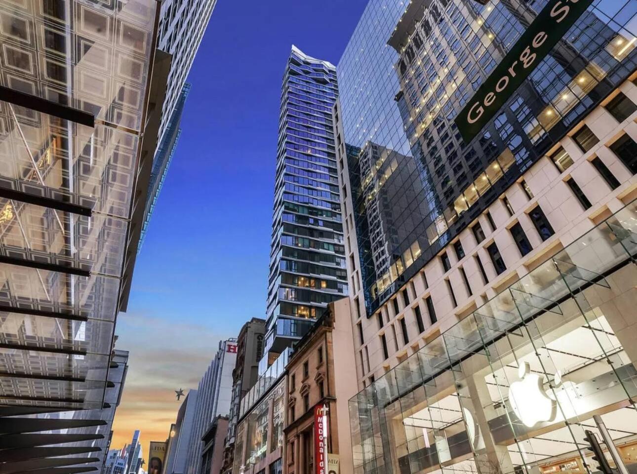 Stylish 2 Bed In Cbd With Pool, Gym And Sauna Apartment Sydney