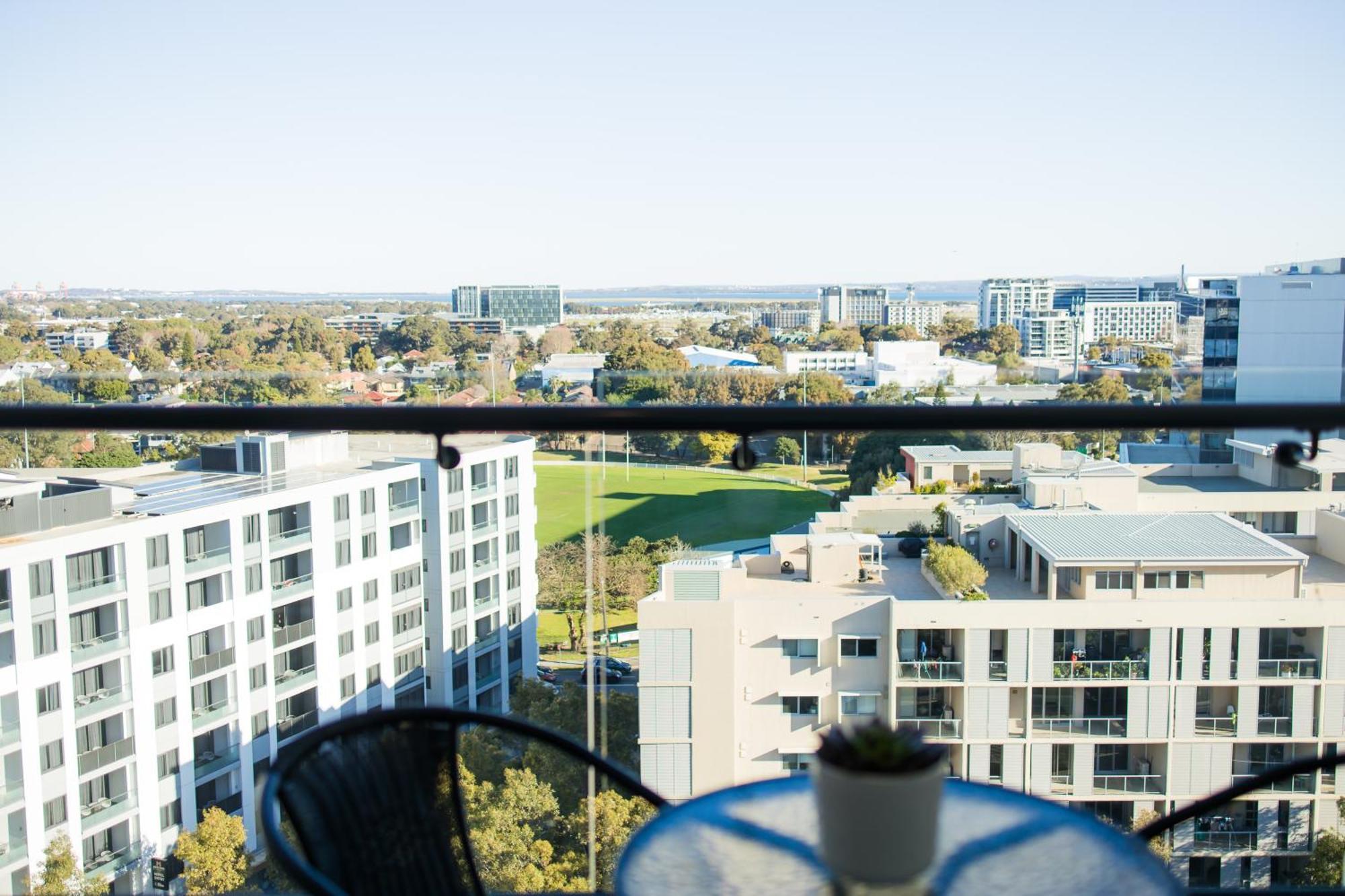 Panorama Perch - Elegant Urban Living With A Sea View Apartment