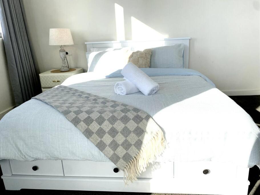 Spacious Near Airport & Ramsgate Apartment *
