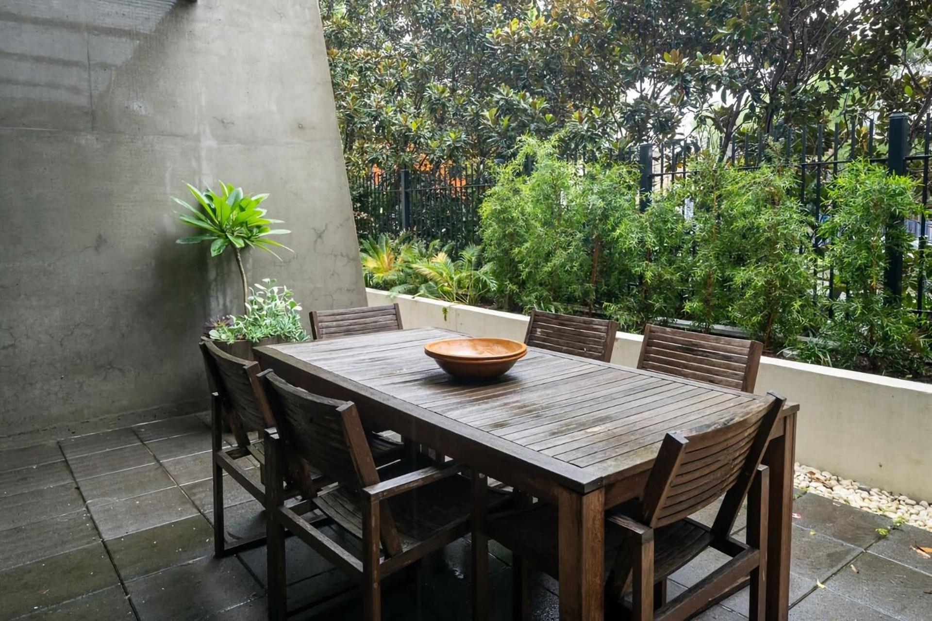 Leafy Inner Camperdown Apartment *
