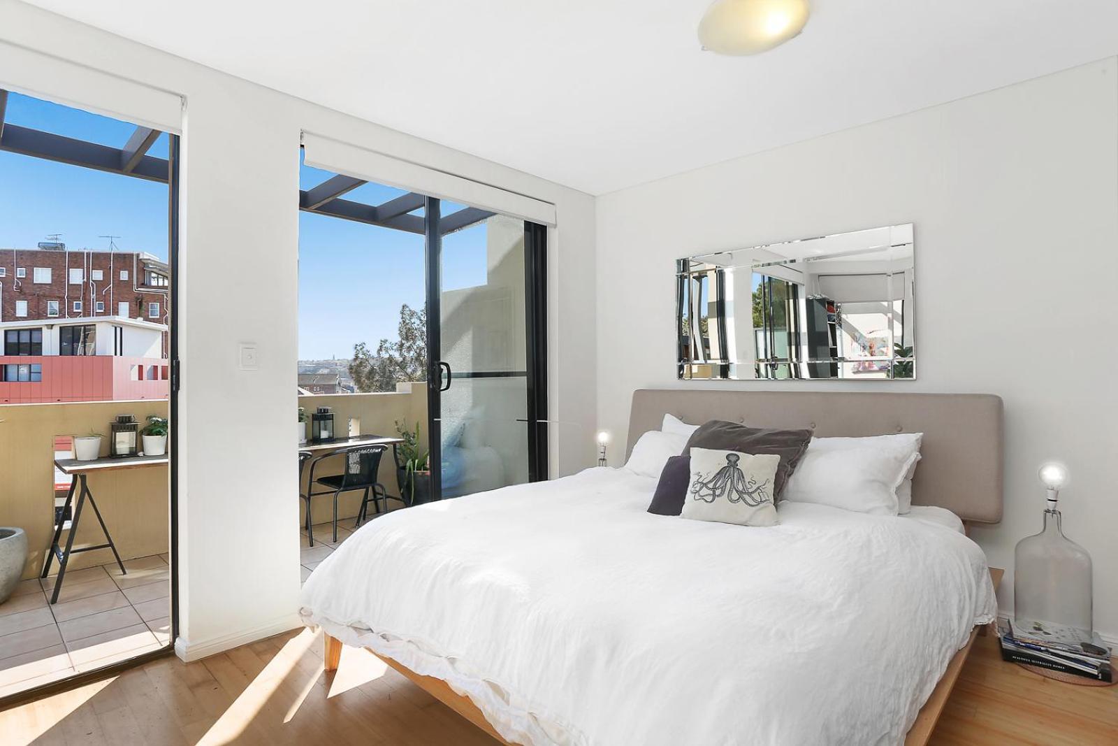 Sun-drenched Penthouse-style With Lrg Terrace Apartment *