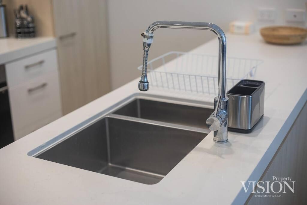 Apartment Modern 2 Bedroom Next To North Ryde Metro Sydney