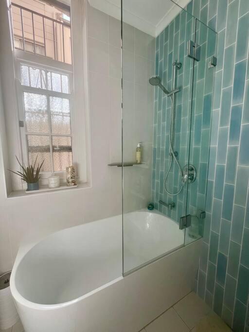 Apartment Coogee Beachside Bliss-art Deco Haven- Ocean Views