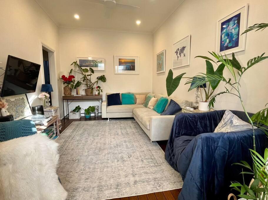 Coogee Beachside Bliss-art Deco Haven- Ocean Views Sydney