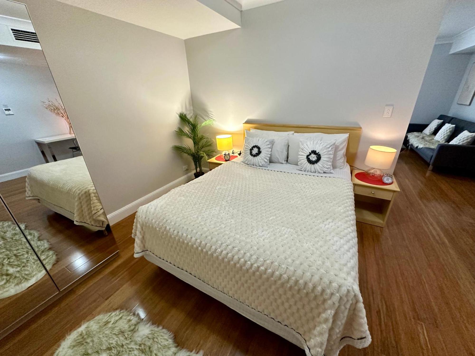 Airport Apartment *