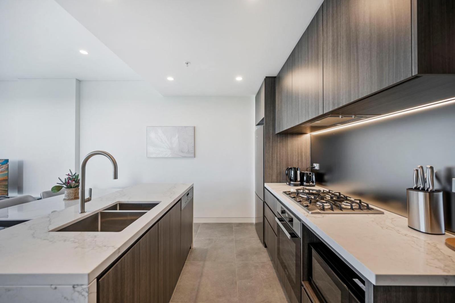 Luxury 1br With Stunning Skyline Views *