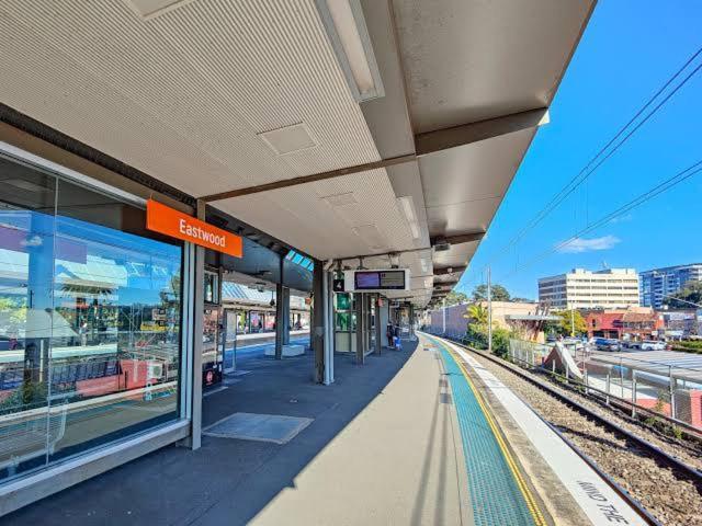 Spacious Private Minutes Away From Eastwood *