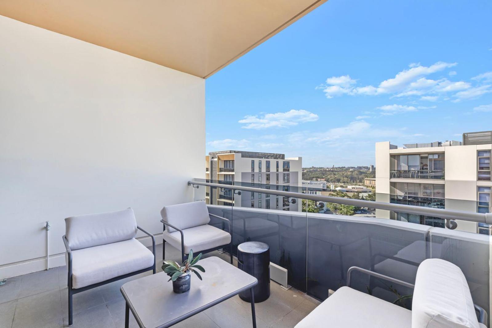 Stylish 3br With Pool & Gym Next To Mascot Station *