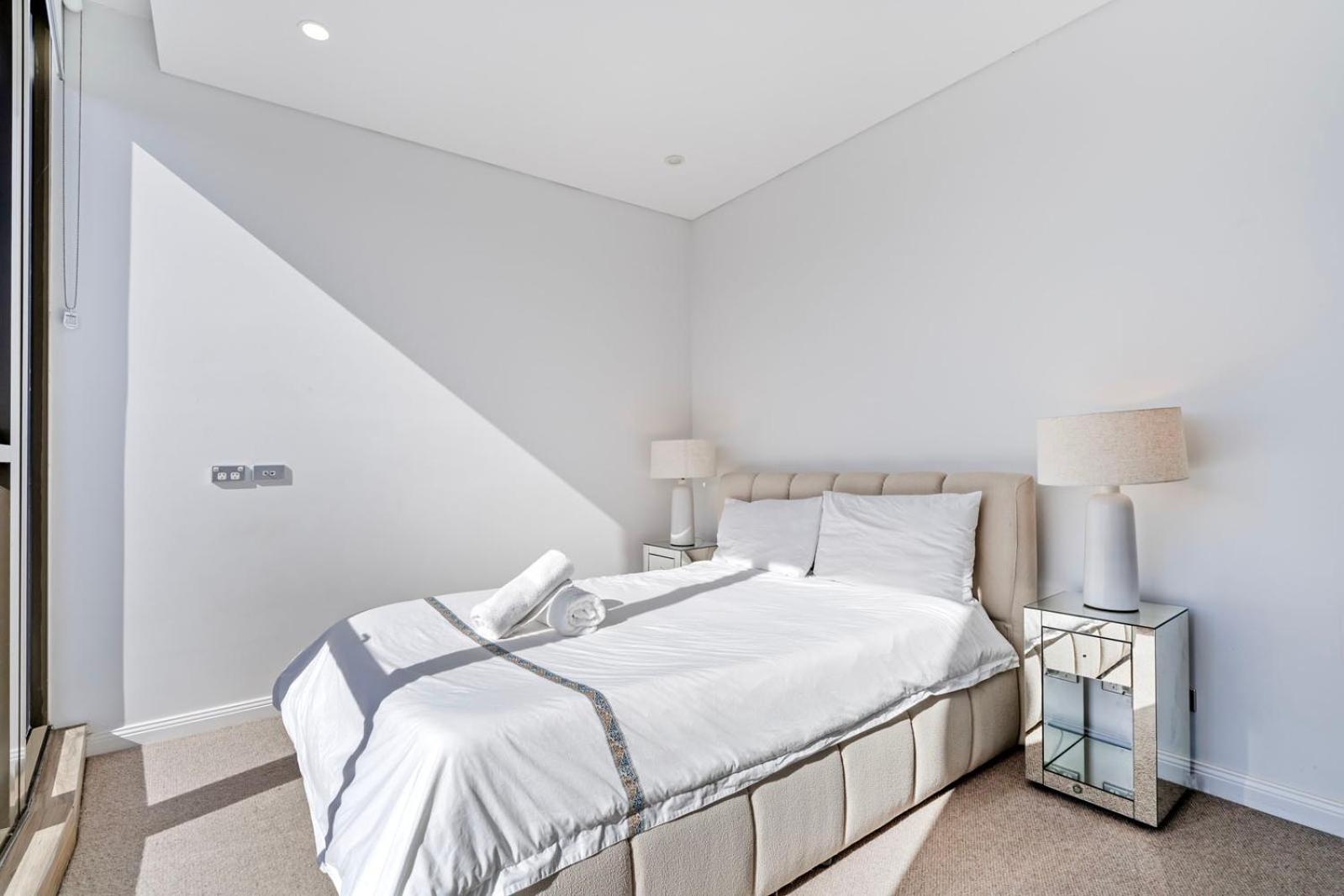 Stylish 3br With Pool & Gym Next To Mascot Station Sydney