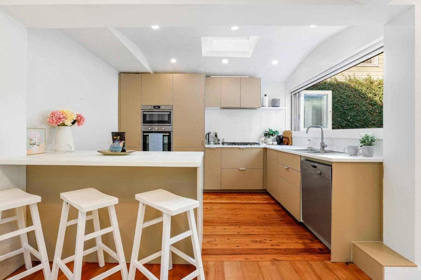 Holiday home Bright And Spacious In Mcmahons Point Sydney