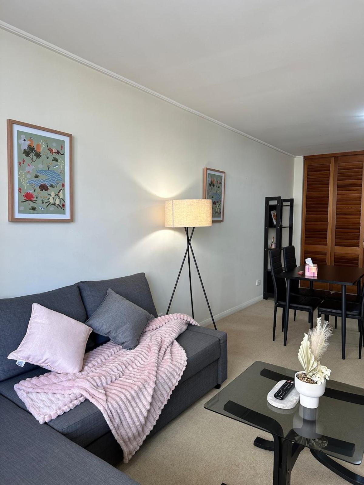 North With Free Parking Apartment *