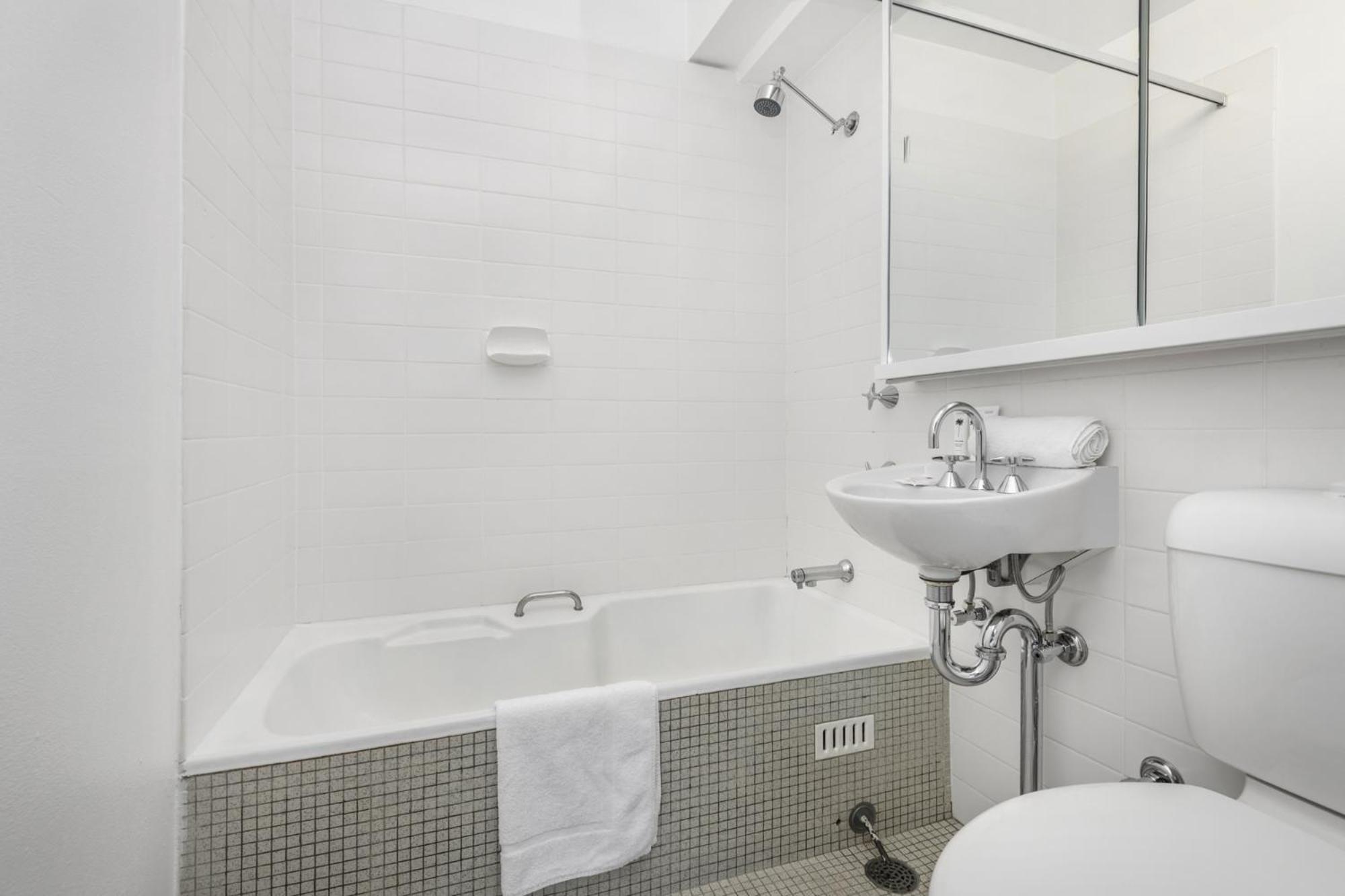 Stunning Ocean Views With Manly At Your Doorstep Apartment