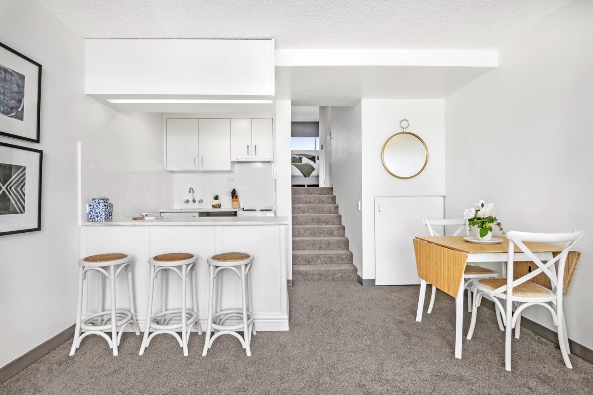 Stunning Ocean Views With Manly At Your Doorstep *