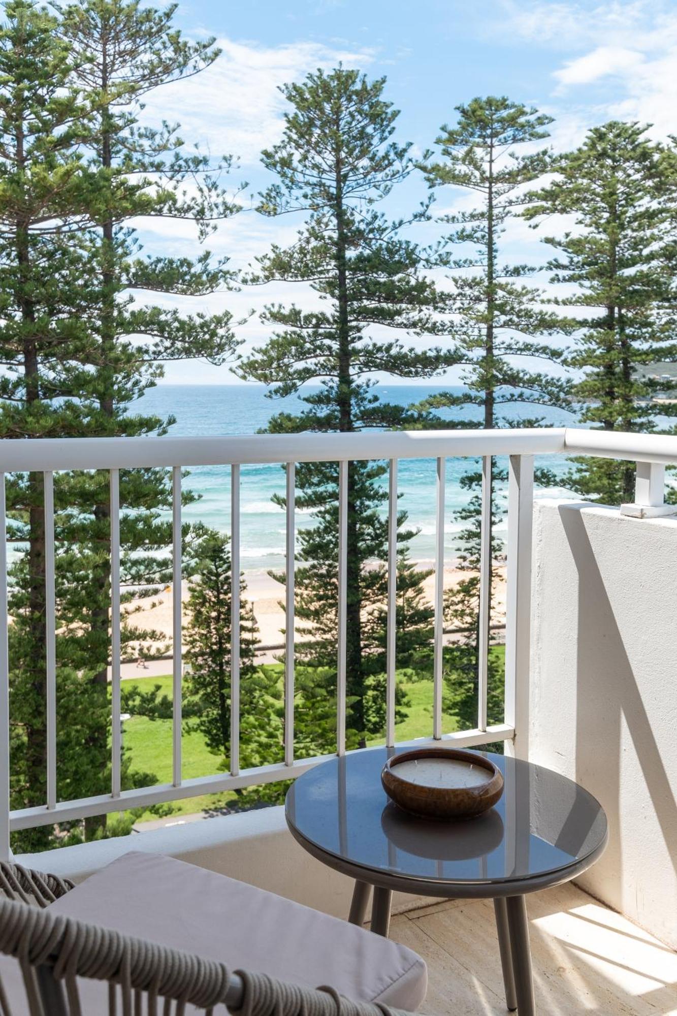 Stunning Beachfront Penthouse-beach District Views * Sydney
