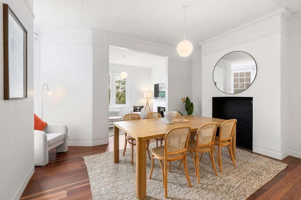 Urban Retreat Near Harbour