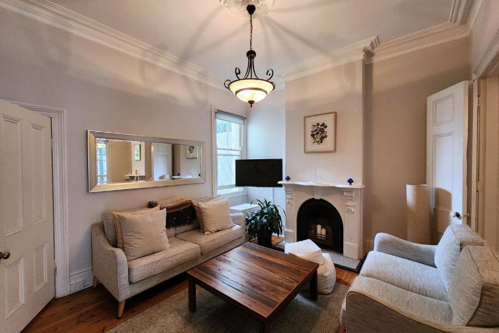Discover Paddington - Charming 2-bed House Holiday home *