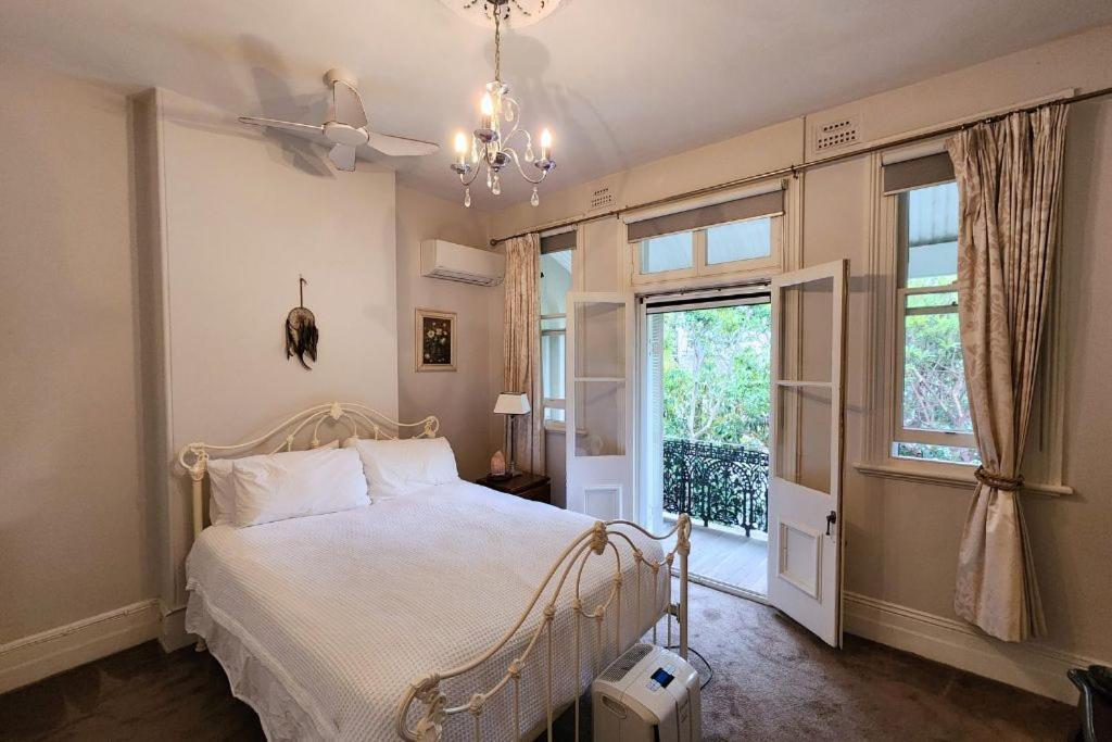 Discover Paddington - Charming 2-bed House Holiday home Sydney