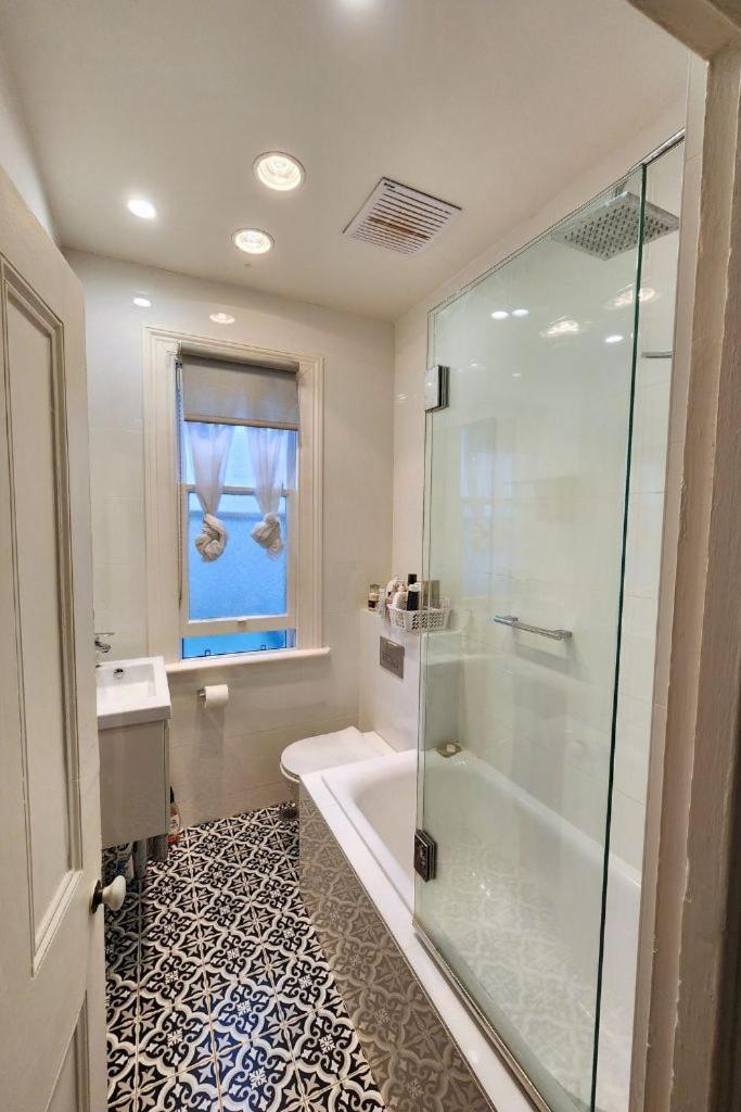 Discover Paddington - Charming 2-bed House *