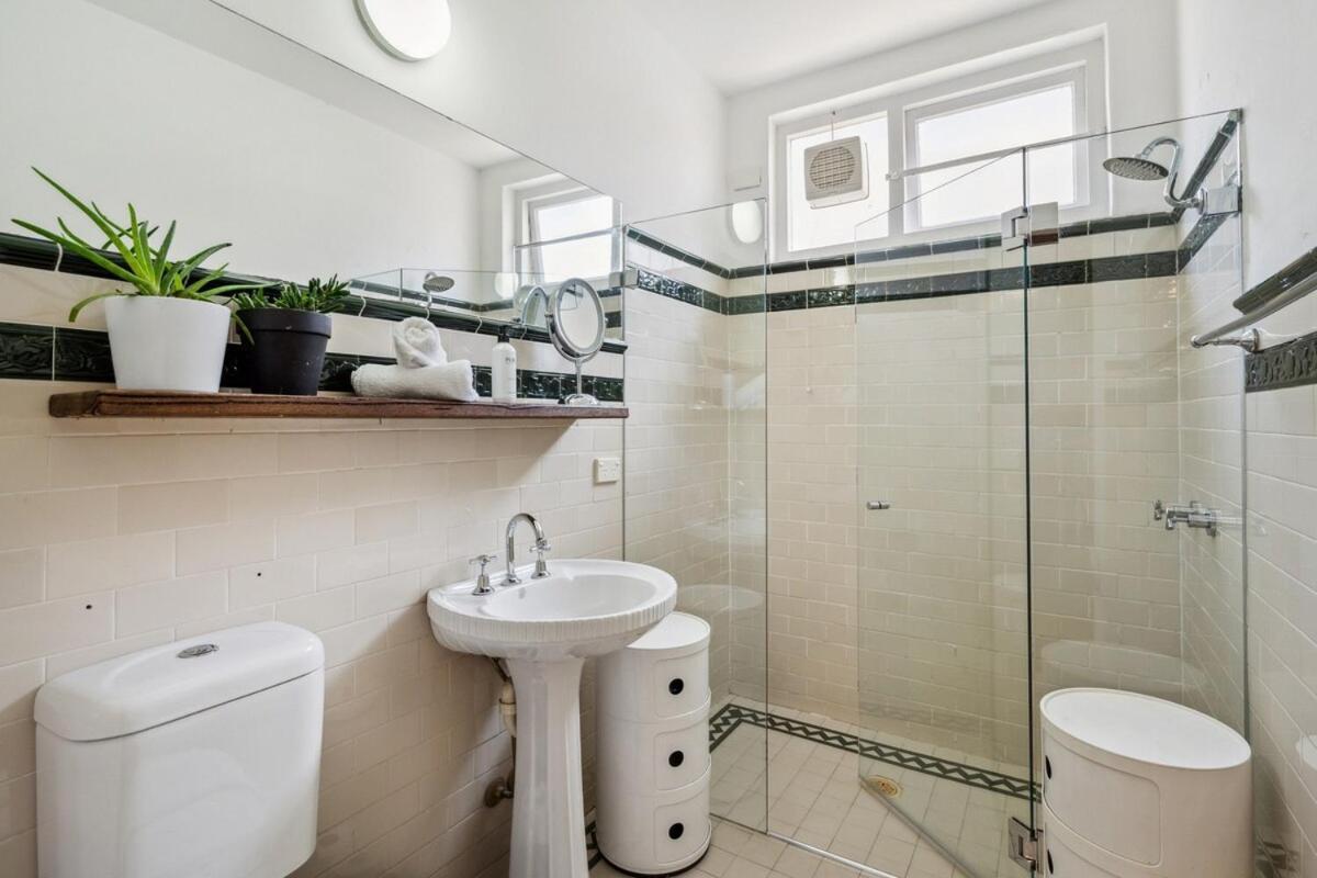 Spacious Garden Retreat-opposite Centennial Park! *