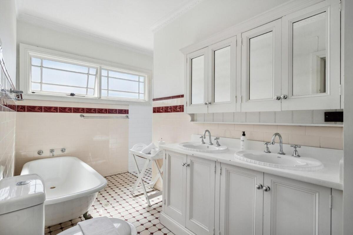 Spacious Garden Retreat-opposite Centennial Park! Sydney