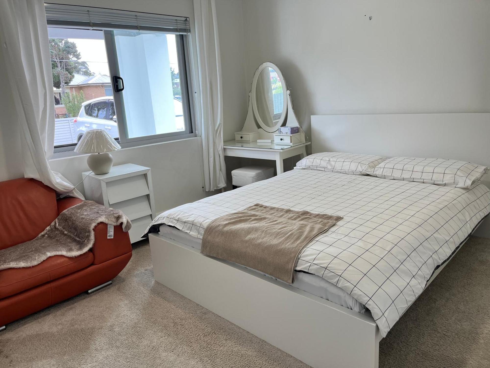 South Bay-room 1 And Airport *