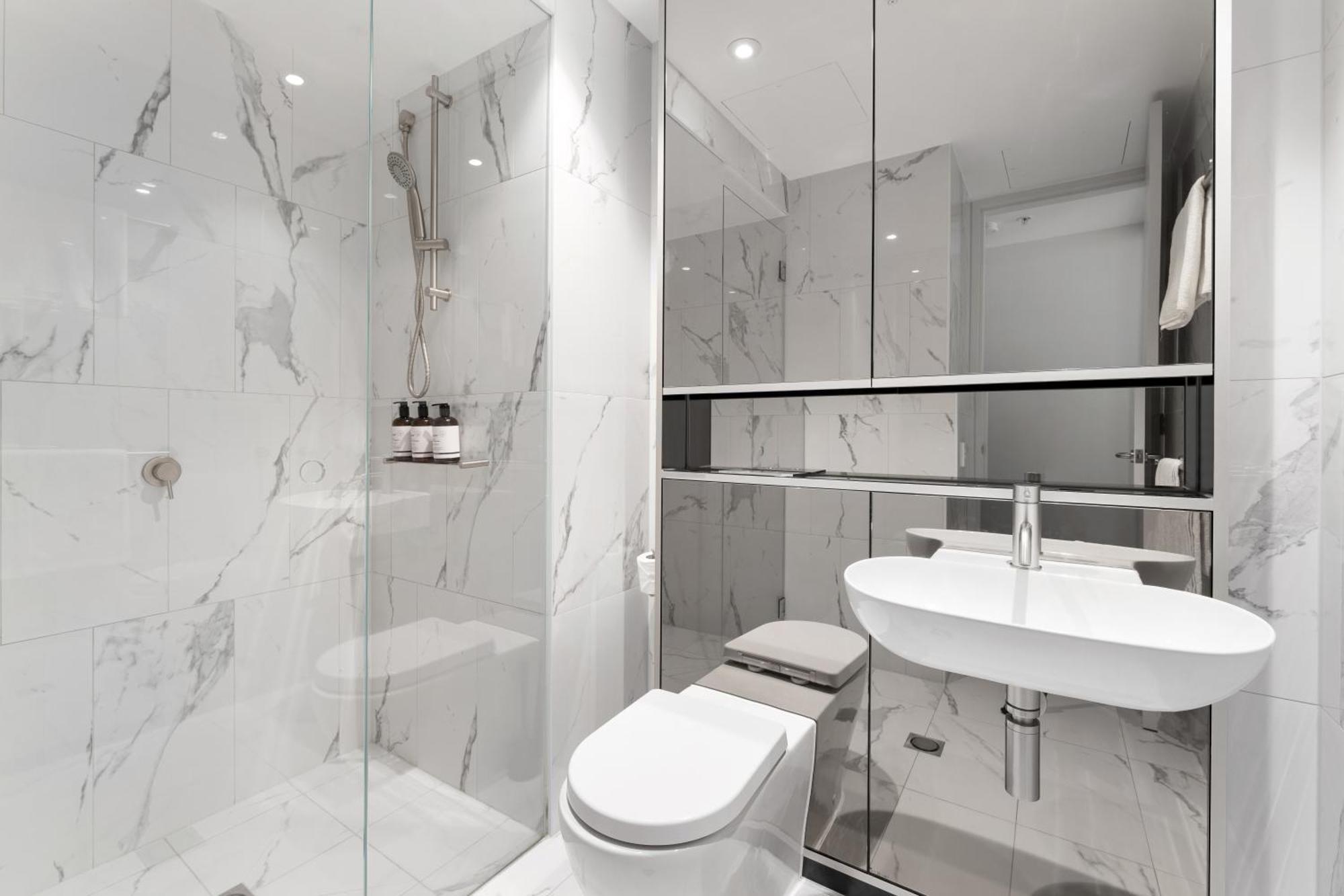 Luxury 2br 2ba & Free Parking - 5 Min Walk To Town Hall & Darling Harbour Sidney