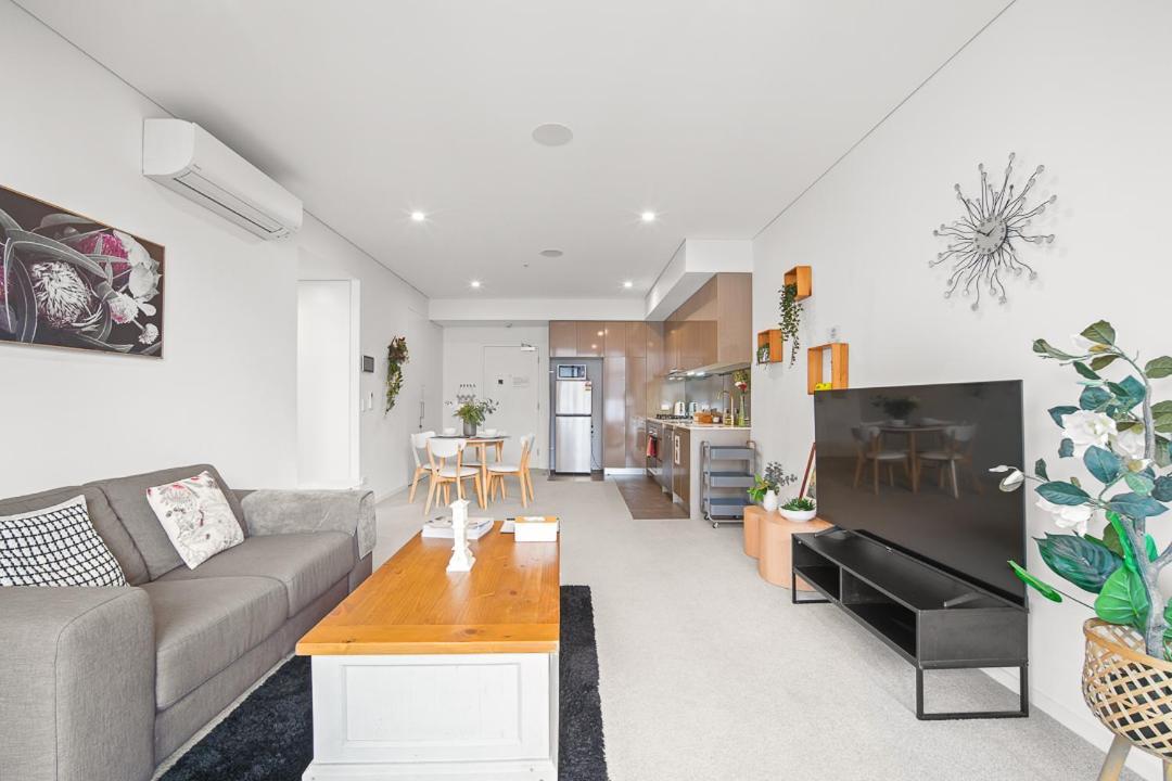 Apartment Spacious1 Br@waterfront Olympic Park_free Carpark Sydney