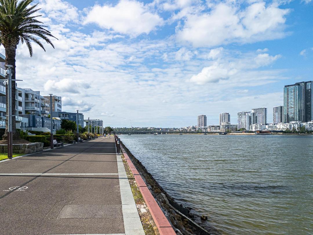 Spacious1 Br@waterfront Olympic Park_free Carpark Sydney