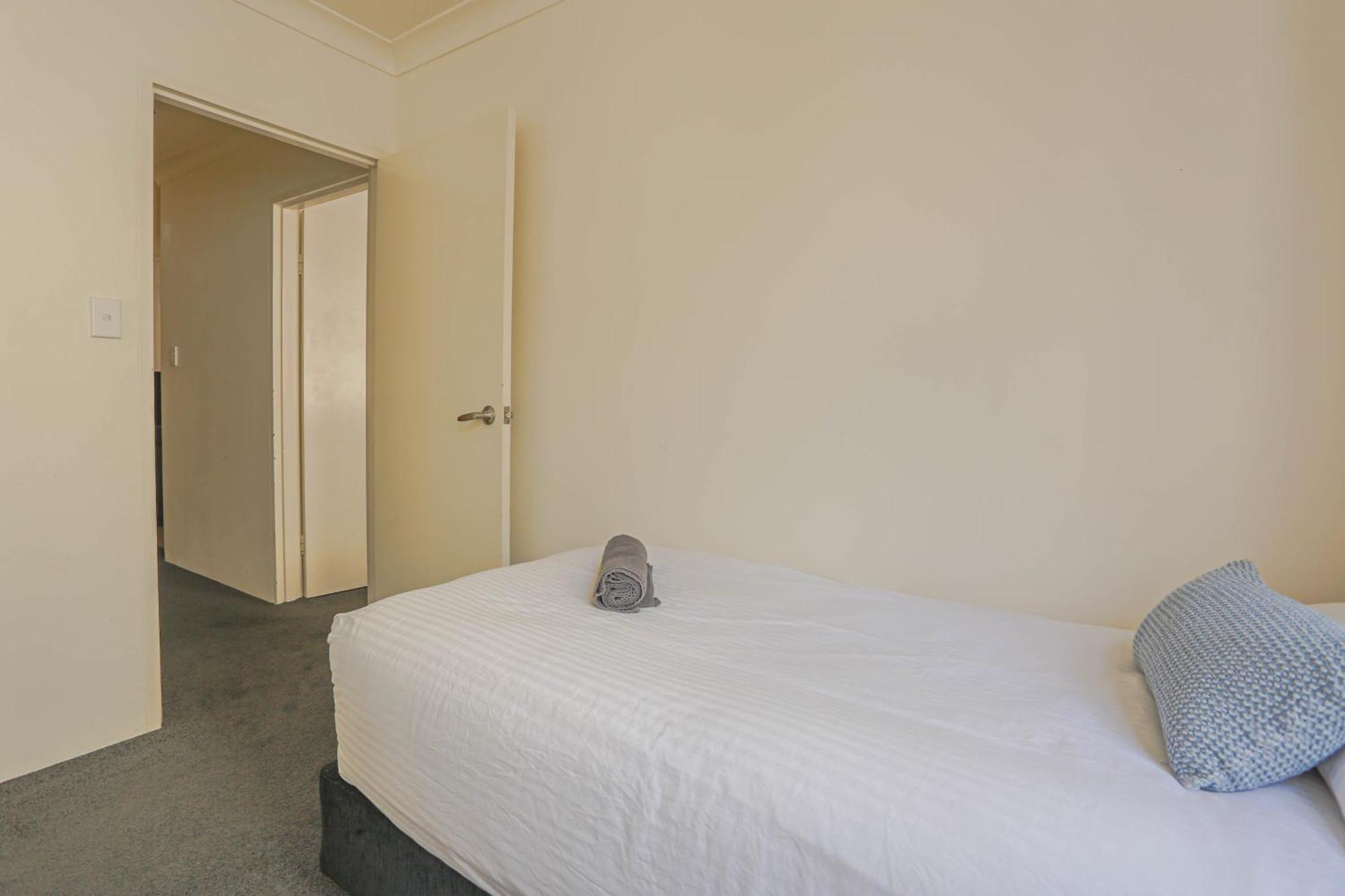 Stylish 2 Bedroom Chippendale Apartment