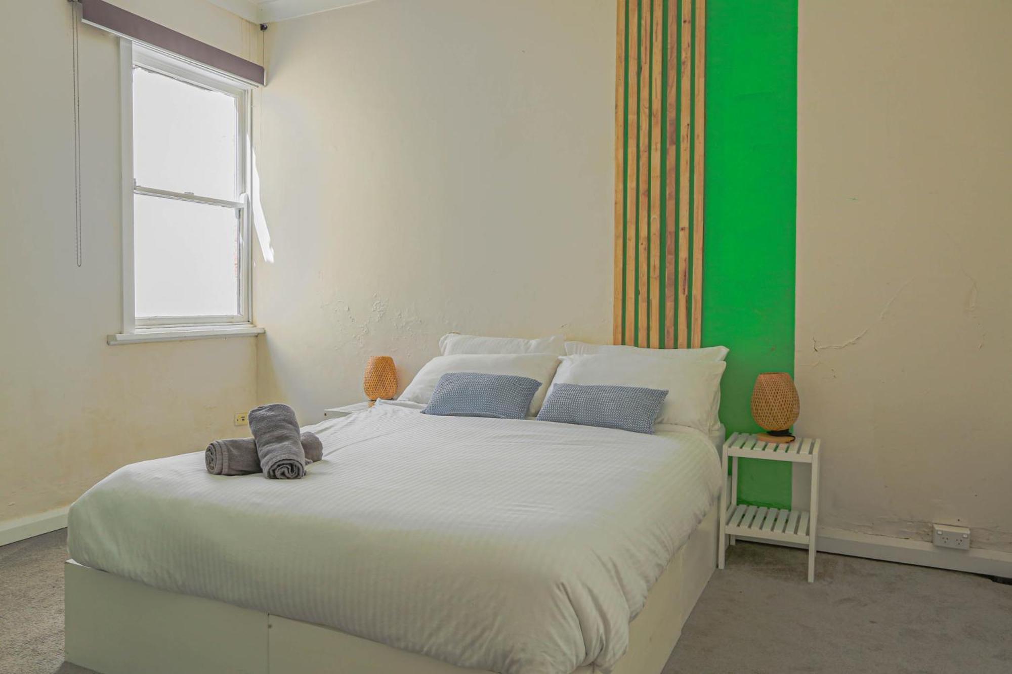 Dynamic 2 Bedroom Close To Buzz Darling St 2 E-bikes Included Holiday home