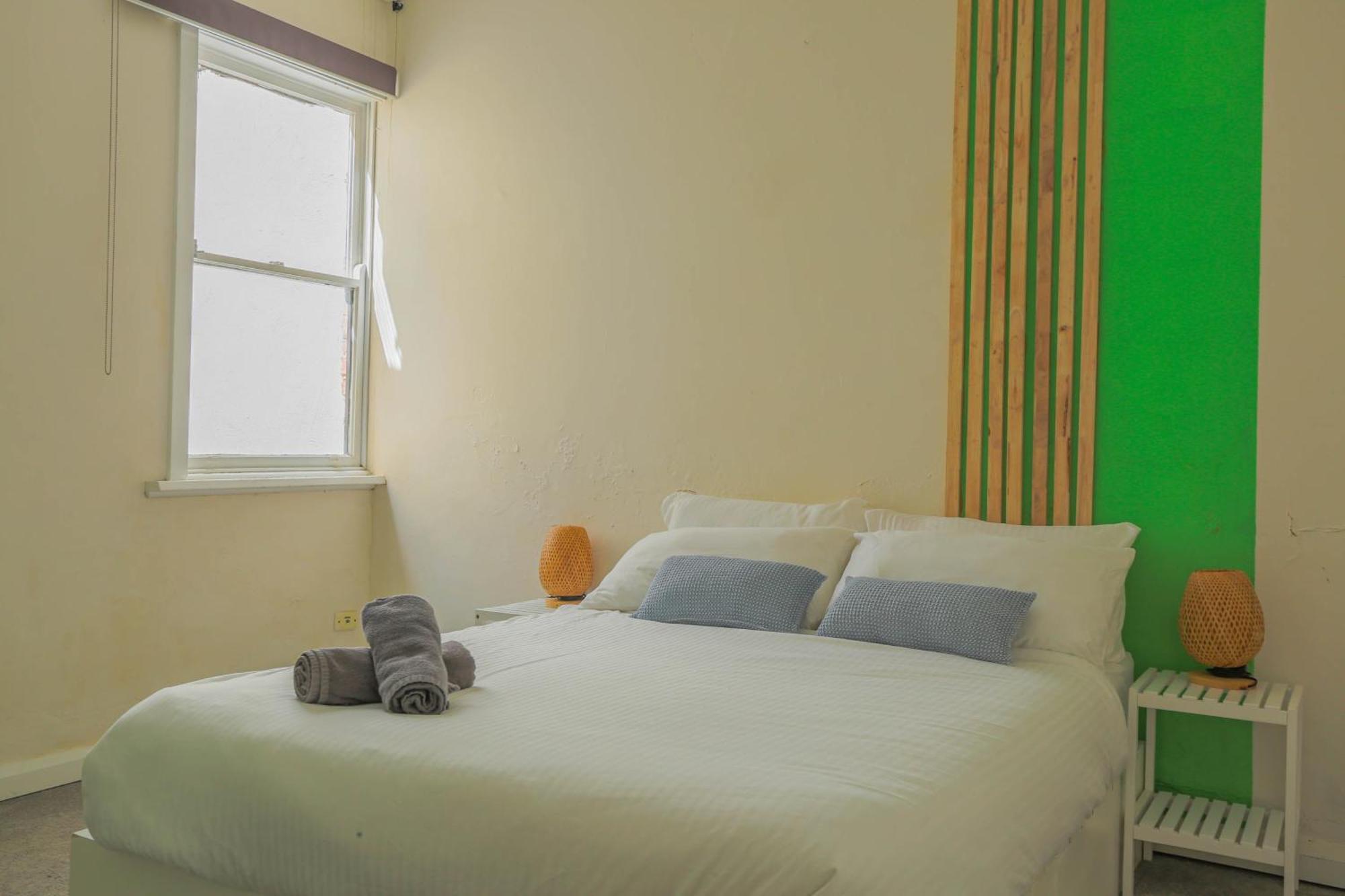 Dynamic 2 Bedroom Close To Buzz Darling St 2 E-bikes Included Holiday home *