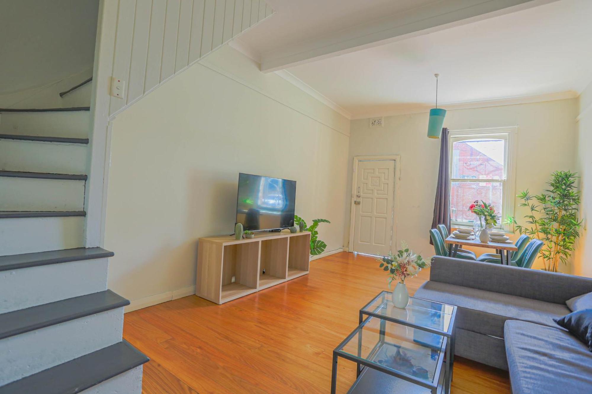 Choice 2 Bedroom House Woolloomooloo Sidney