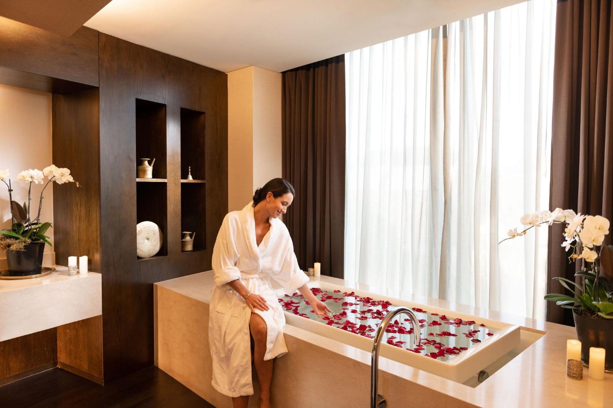 Shangri-la Hotel 5*