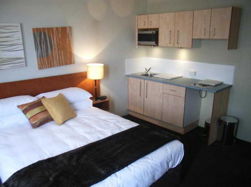 Uno 3* Sydney