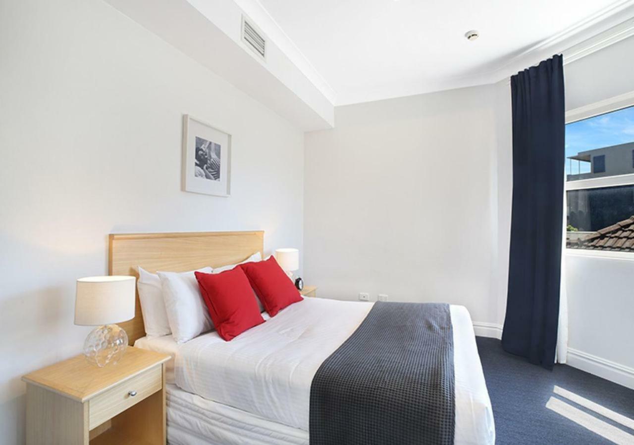 Airport Apartment *