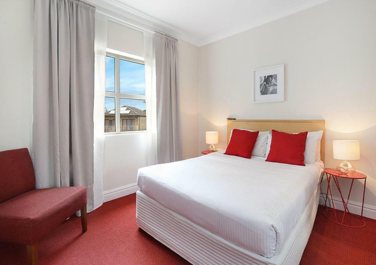 Airport Apartment *