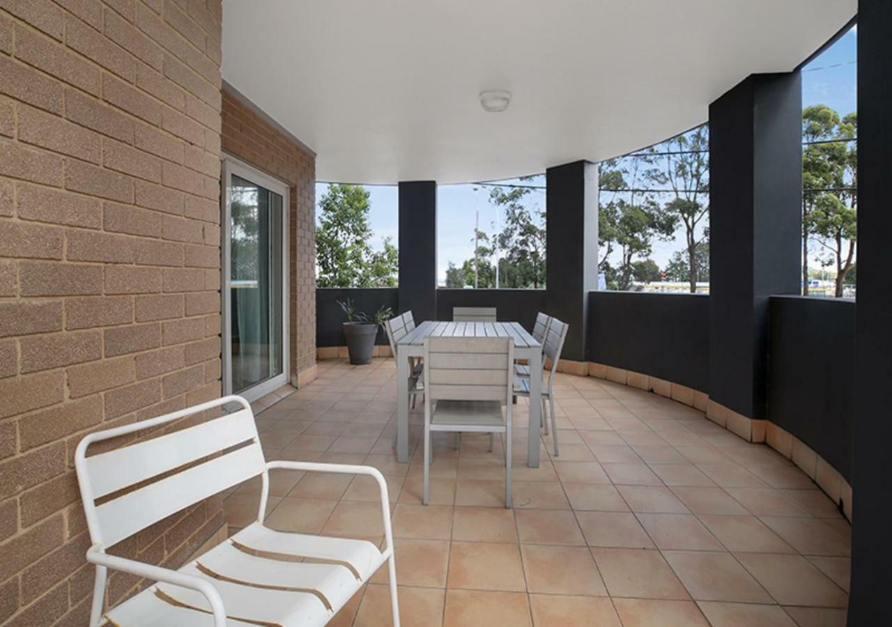 Airport Apartment *
