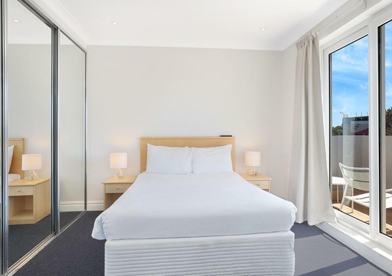 Airport Apartment *